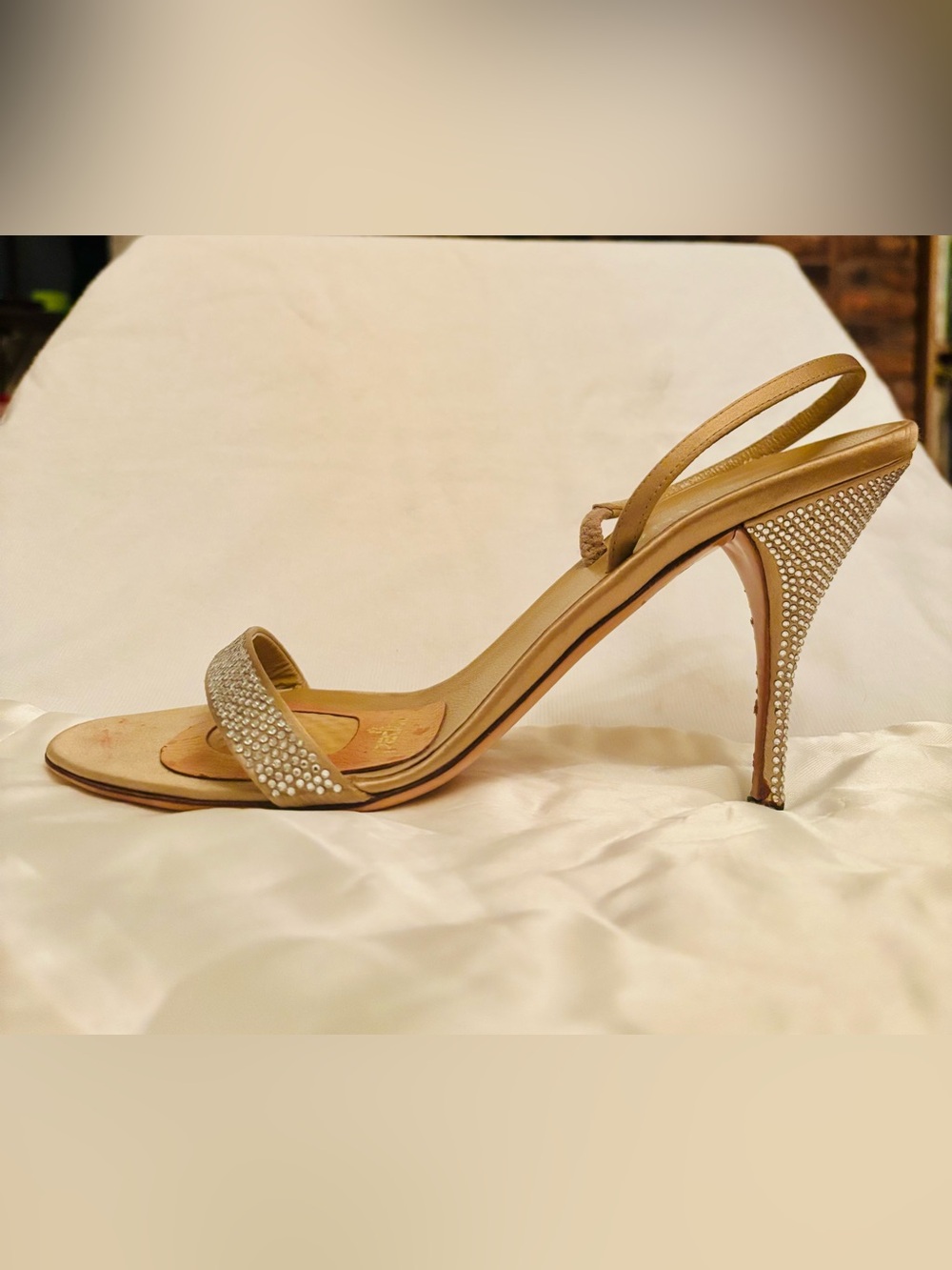 Valentino Garavani Gold Crystal Heels -very rare - Picture 9 of 14